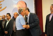 گزارش تصویری از اهداء جوایز  در همایش تجلیل از پرفسور علی اکبر جلالی چهره ماندگار شهرستان شاهرود 